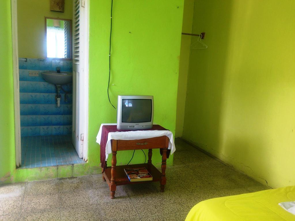 Green World Hotel Flores Room photo